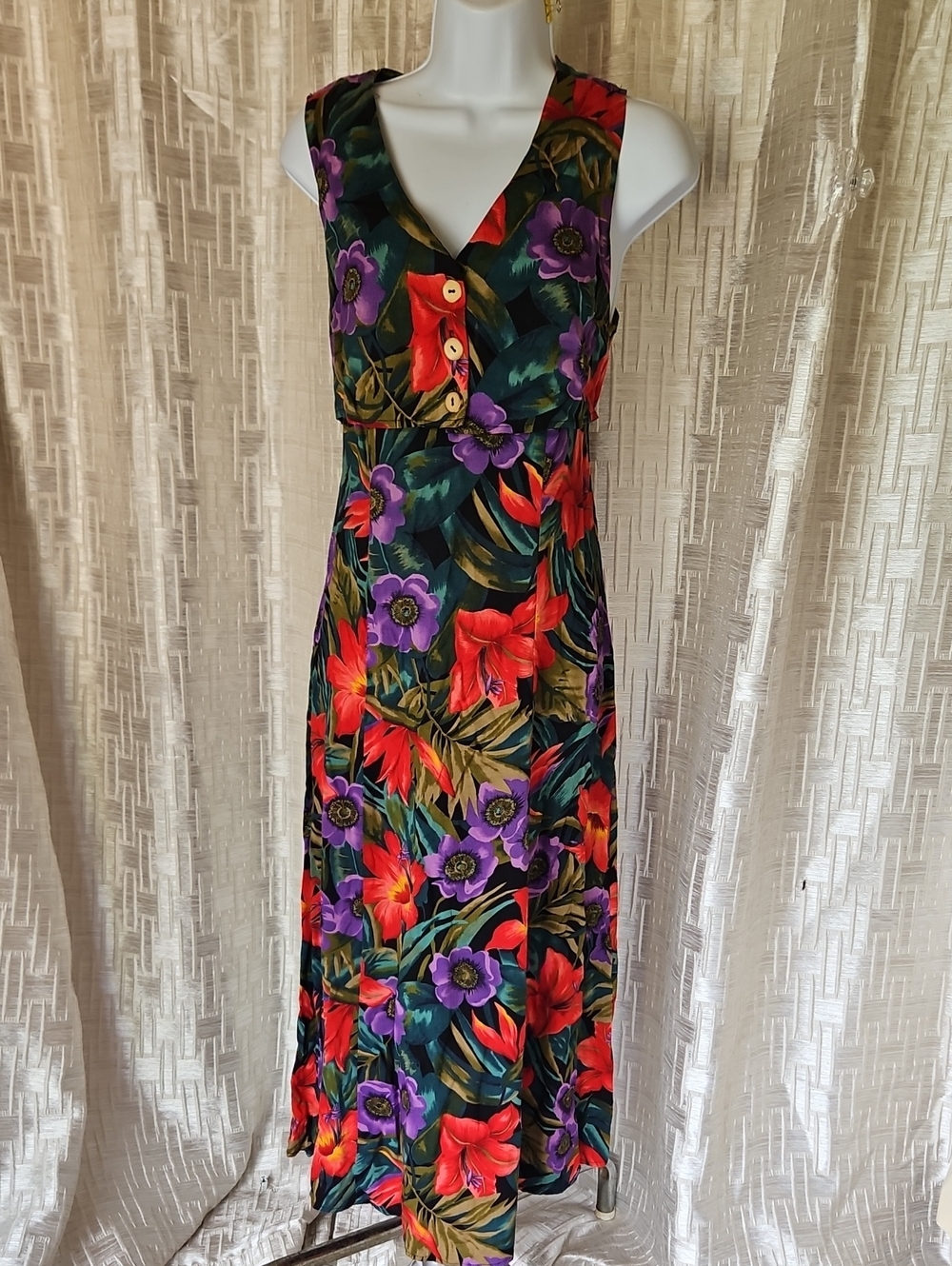 Sleeveless V-Neck Tropical Maxi Dress in Red & Purple Floral